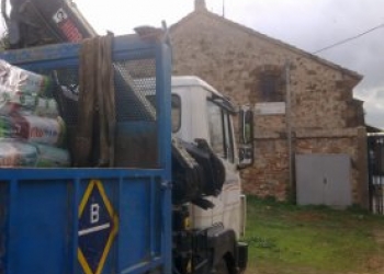 Materiales para el jardín, o para hacer teatro.